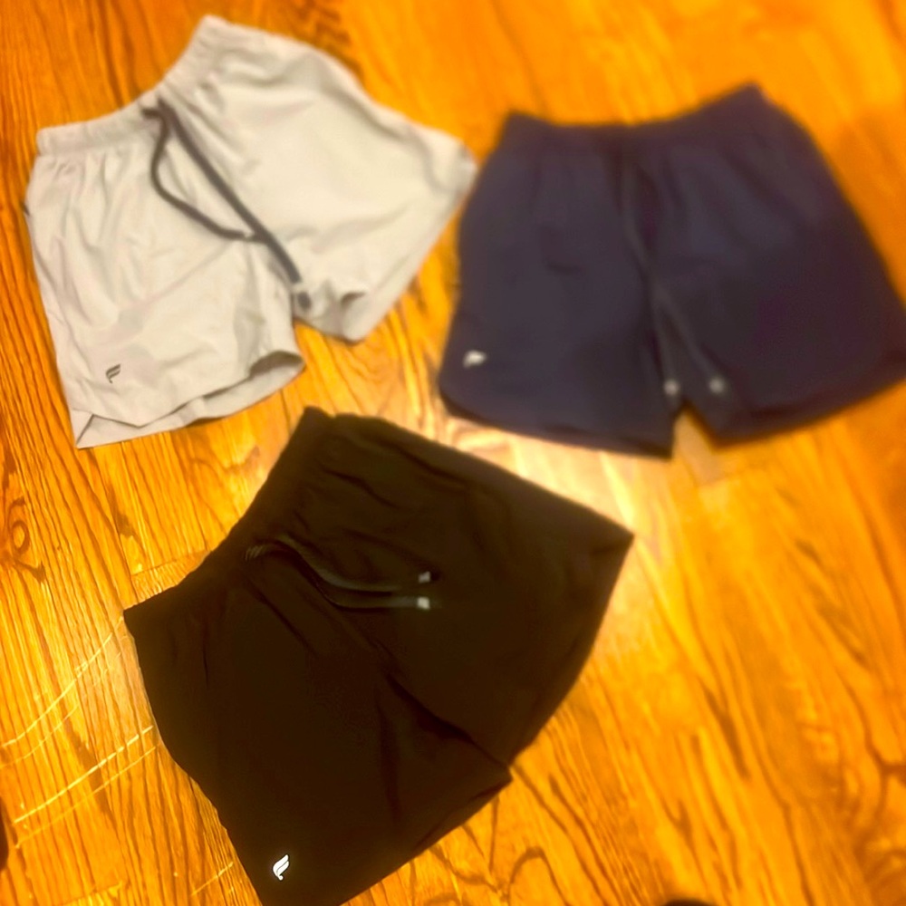 Men’s xs tablets shorts with drawstring.  Great condition